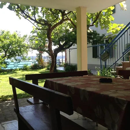 招待所 And Knez 3*