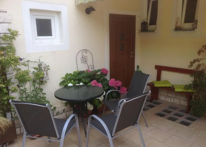 ゲストハウス And Knez