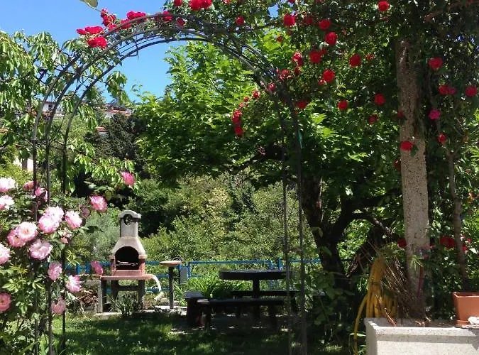 And Knez ゲストハウス 3*