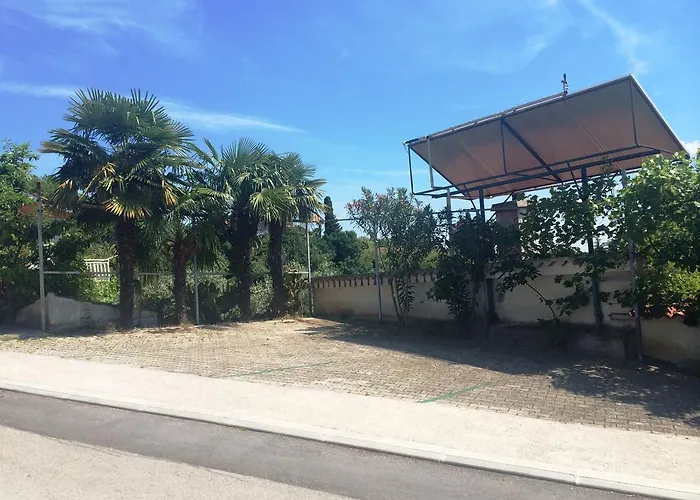 ゲストハウス And Knez