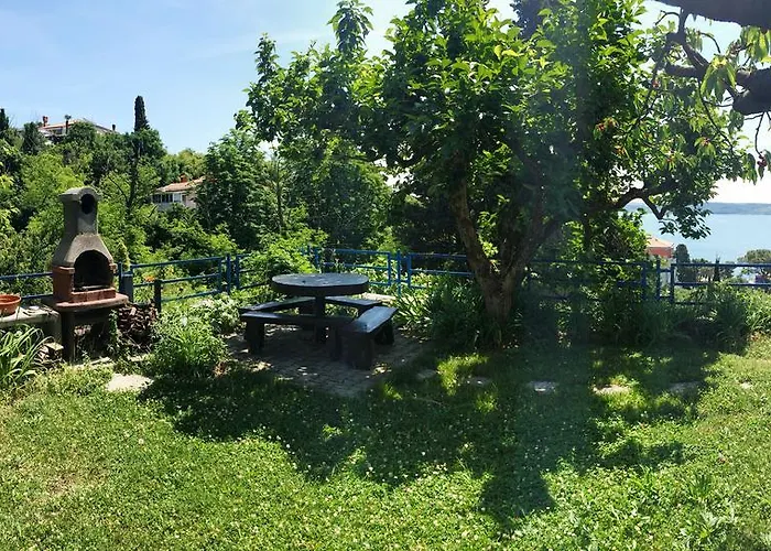 ゲストハウス And Knez ポルトローシュ