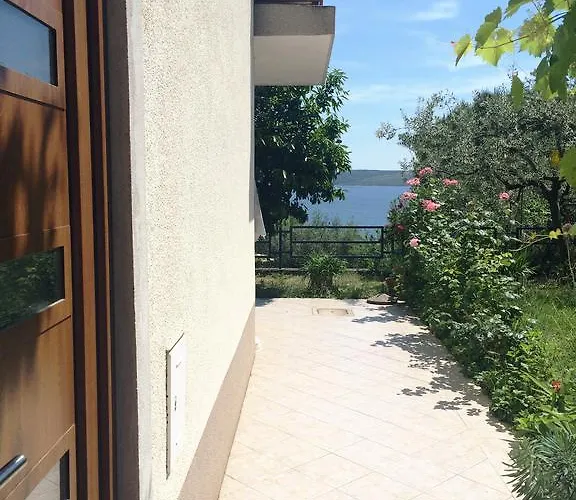 ゲストハウス And Knez