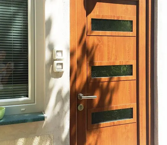 ゲストハウス And Knez ポルトローシュ