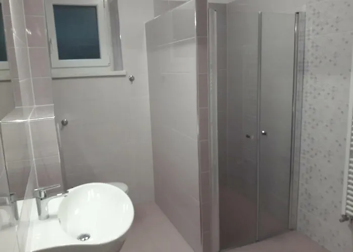 ゲストハウス And Knez ポルトローシュ