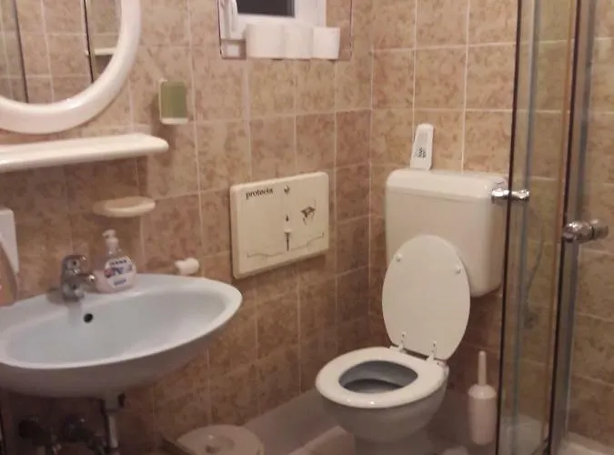 ゲストハウス And Knez